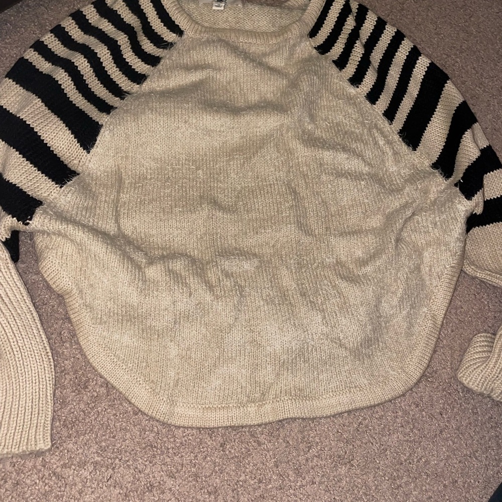 Sweater - Picture 4 of 4